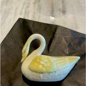 Elegant Belleek Ireland swan